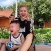 Em bé tháng tư nè