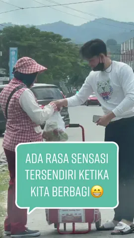 Ada rasa sensasi tersendiri ketika kita berbagi, cobain de🙋🏻‍♂️