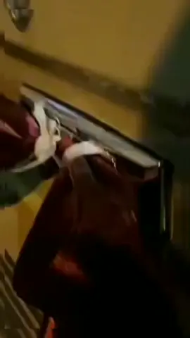 انا  يوم  اعرس  بشرط  عليهم  مايزفوني  الافوق  شاص  مثل  ذا ولاحد  معه  مثله   يديه 😂😂