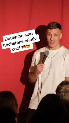 Deutsche sind höchstens relativ cool #deutsche #relativcool #felixlobrecht #standup44 #comedy 