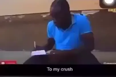 We really need the VAR to check wat akabenezer is really writing ✍️ to his girlfriend. A big Eii 😂 the girl go read things paaa, Aswear#ghanatiktok🇬🇭 #🥵🔥 #akabenezer 