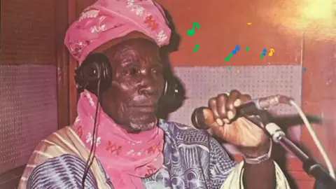 Alhaji Musa Dankwairo Wakar Mai Gida Tsafe.Ku Shiga Youtube Channel ɗin Mu Mai Suna Hausa Channel Domin Kallo tarihi magabata dama wakokin Gargajiya Sana'oi kai Har ma da wasanni irin namu na gargajiya kada ku manta ku danna Mana Subscribe muna godiya 👇👇👇👇👇👇https://www.youtube.com/@hausachannel.#Capcut #viral #hausachannel1 #bbchausa #yagamen #yagamen1 #oldfirm #greenscreenvideo #francehausatiktok🇫🇷 #freedomradionigeria #rumbuntcake #arewaradio #Arewa24 #infinixhot30 #infix #bbchausatiktok#hiphopofthe90s #tiktoknigeria🇳🇬🇳🇬 