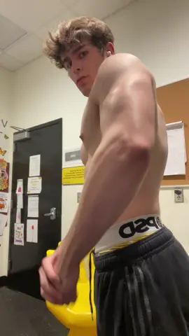 Found decent lighting #fyp #gym #natty 