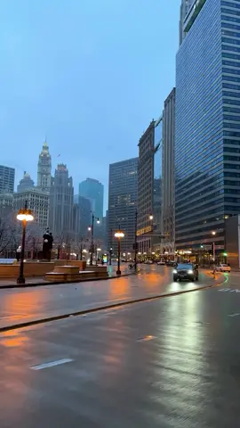 Chicago ❄️♥️🇺🇸 the dream city winter drive ❄️🥰📍Wacker Dr Chicago IL 🇺🇸 #chicago #downtown #chicagodowntown #chicagoarchitecture #usa #foryou #foryoupage #foryourpage  Chicago, travel Chicago, winter road trip in Chicago, scenic city winter drive, snow drive, Trump International Hotel & Tower Chicago, London House Chicago