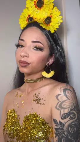 Oshun diosa afrodita lucumi 🍯 disfrute mucho de hacer este maquillaje inspirado en esta bella orisha 🌻🙌🏻✨ #maquillaje #orisha #religionyoruba #orishas #oshun🌻 #makeupartist #cubanos #oshun #yoruba #historias #yorubas 