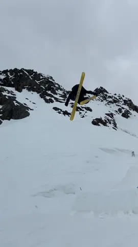 Proof the cameraman never dies🫡 ⛷️: @ganthaler_max  #ski #freeski #freestyle #freeskiing #kaunertal #austria #tyrol #fail #fyp #viral #skiing #spring #springskiing #360 #snowpark #glacier 
