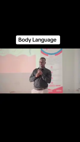 Sidee loo horumariyaa Body language Marka Fagaare ka hadalka la joogo.#ayanleaysar #tiktok #somalitiktok 