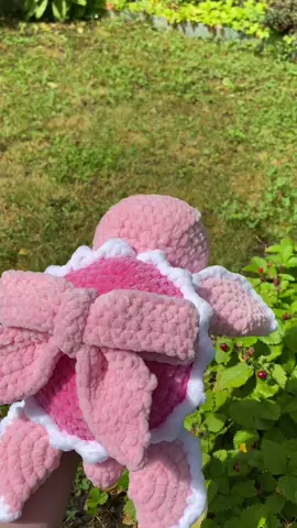 Bow turtle 🎀🐢 #crochet #handmade #selfmade #fyp #viral #yarnlovers #chenilleyarn #crochettiktok #plushies #foryou #pattern #aesthetic #häkeln #spring #sweet #cute #fy #turtle #bow #Summer #amigurumi #girlthings #girly #girltherapy #diyproject #DIY #craft #decoration #pretty #babyanimals 
