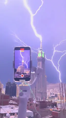 سبحان الذي يسبح الرعد بحمده والملائكة من خيفته ⚡️📸#مكه #برج_الساعة #امطار #برق #رعد #مكة_المكرمة #امطار_اليوم #تصوري📸 #الحرم #قران #fyp #اكسلبورر_explore #السعودية #viral @ماجد| Majed📸 @عكاشة هارون المعيادي @الأبرار  @سليمان راجو 📸 