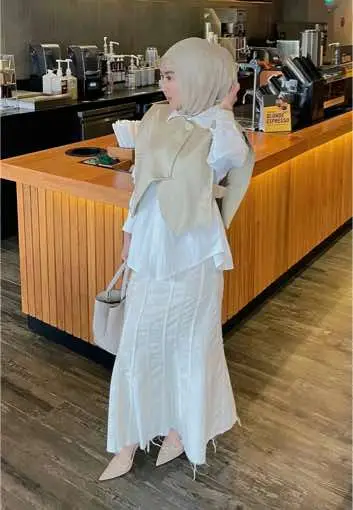 vest : LINK 514 (@Quicklyshop1 )🤎 #ootdhijab #ootd #outfitinspo 