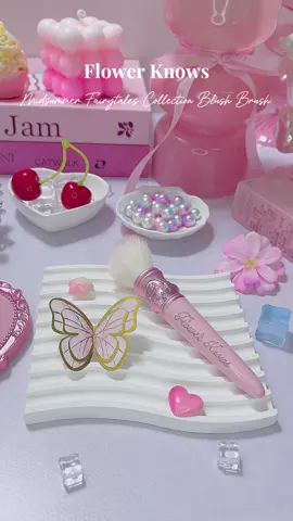 Unbox Cọ Má Hồng Midsummer Fairytales Flower Knows 🫧✨🦋🧚‍♀️ #unboxing #review #fyp #viralvideotiktok #xuhuong #trend #goclamdep #reviewlamdep #beauty #flowerknows #flowerknowsmidsummerfairytale #midsummerfairytales #blushbrush #comahong 