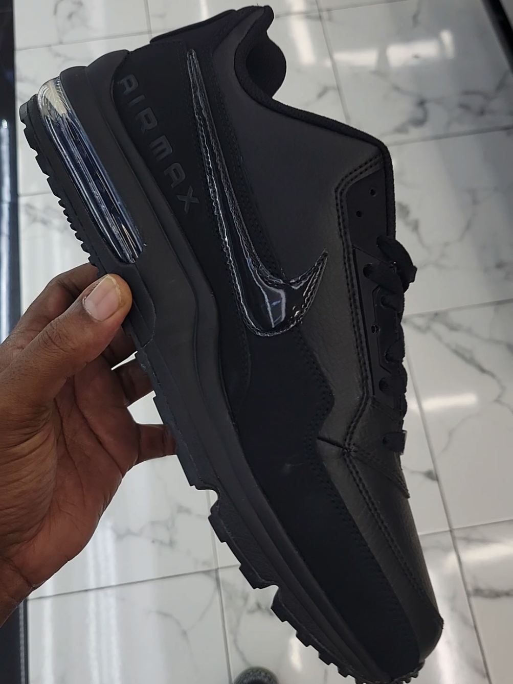 Only 5 pairs left on the #tiktokshop Click on the #shoppingcart and see if your size is still available on the #tiktokshop #airmaxltd #tiktokshopcreatorpicks 