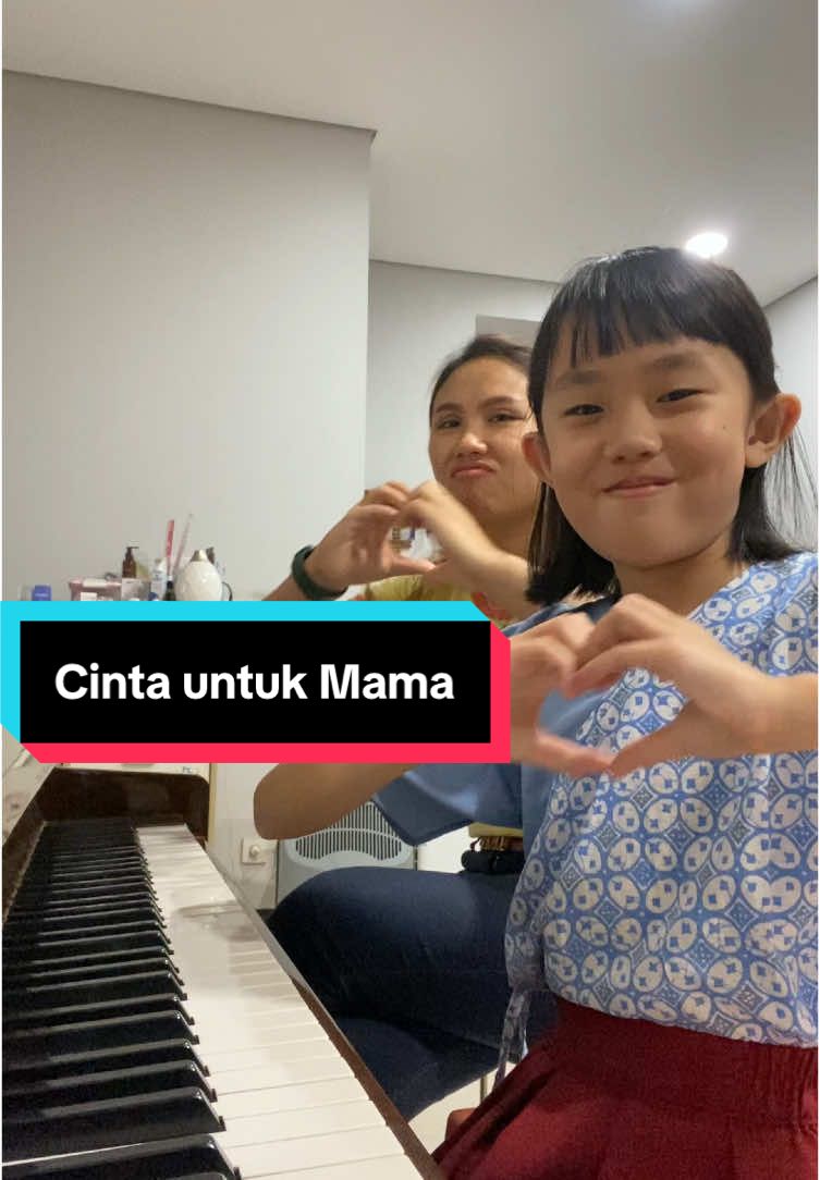 Di hari kasih sayang ini , my student (4 sd btw )and i bawain lagu cinta untuk mama ... trimakasih buat semua mama untuk cinta kasihnya sama kami anak