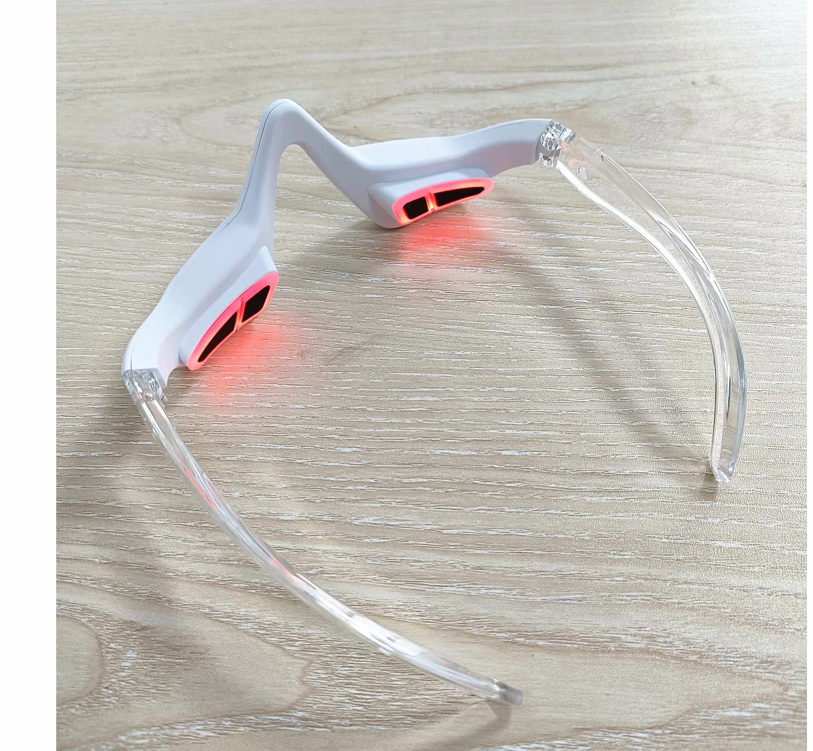 👁️ Elevate Eye Care with the 3D EMS Electric Micro-current Anti-Wrinkle Eye Massager in Fashion design! 👁️ The 3D EMS Electric Micro-current Eye Glass Massager uses micro-current technology and red light therapy to target fine lines, wrinkles, and puffiness around the eyes. Its ergonomic design fits like glasses, making it easy and comfortable to use, while delivering deep rejuvenation to tired eyes. 🔹 Applications:  • Reduces wrinkles & fine lines  • Soothes puffiness & dark circles  • Red light therapy for skin repair  • Micro-current stimulation for firming 📈 Market Trends: As more consumers seek advanced, non-invasive beauty solutions, this innovative eye care tool is becoming a must-have. People are increasingly concerned with eye care as screen time rises, driving demand for effective home-use tools. Wholesalers, Distributors, and Small Retailers: Stay ahead by adding this high-demand, tech-driven eye care product to your lineup and cater to a growing market! #BeautyInnovation  #Beautytools  #EyeCareTech  #AntiAging  #BeautyDistributors  #RetailTrends  #wholesalebeauty 
