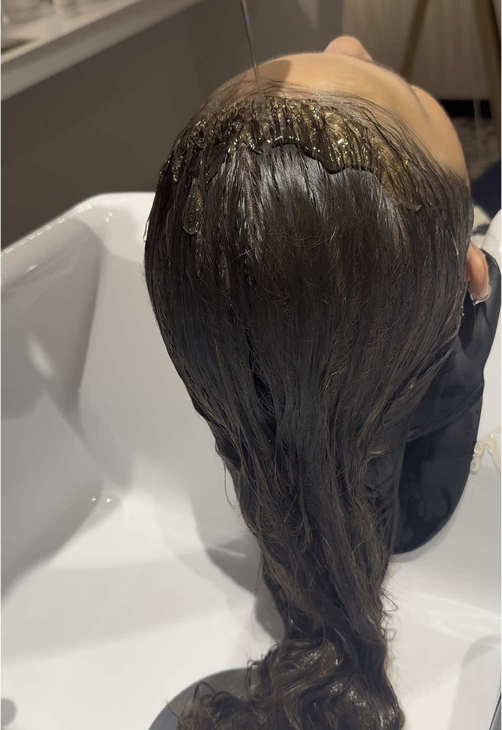 #asmr #asmrsounds #asmrvideo #asmrtiktoks #asmrtriggers #asmr_tingles #asmrrealperson #asmrrelax #asmrsleep #hair #hairstyle #shampooasmr #massage 