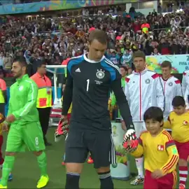 Le jour où Manuel Neuer a choqué le monde en jouant comme un libero. 🤯🧤 Son match contre l’Algérie 🇩🇿 au Mondial 2014, c’était exceptionnel. #manuelneuer #neuer #germany #algerie #woldcup2014 #goalkeeper #libero #football #futbol #legend #footballtiktok 