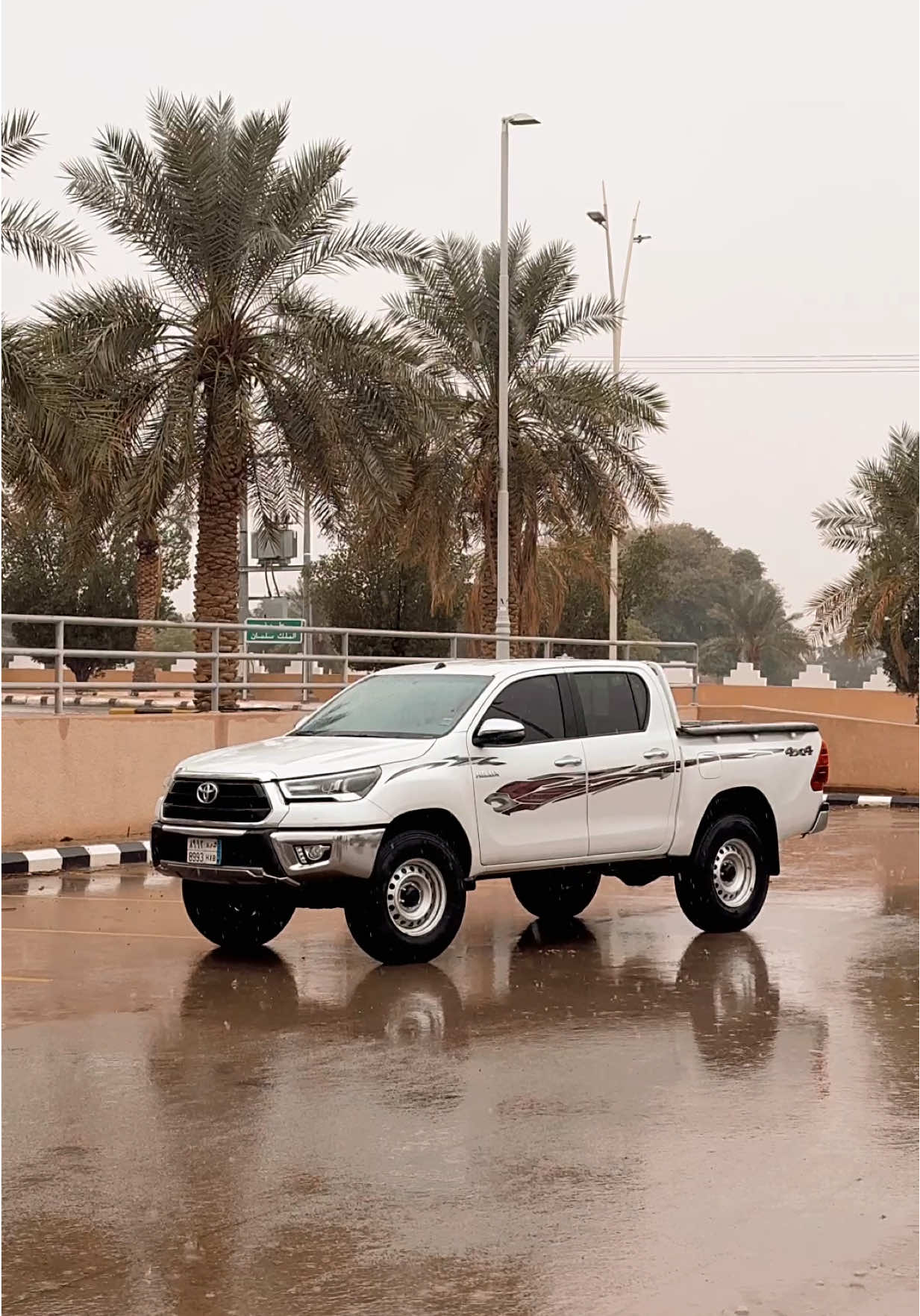 عنك قلبي ماسلا ياهواي من الملا المحبة والغلا لك ماهي لحد سواك . . #fyp #ابو_مزنه #explore #اكسبلور #video #تويوتا #هايلوكس #سيارات 