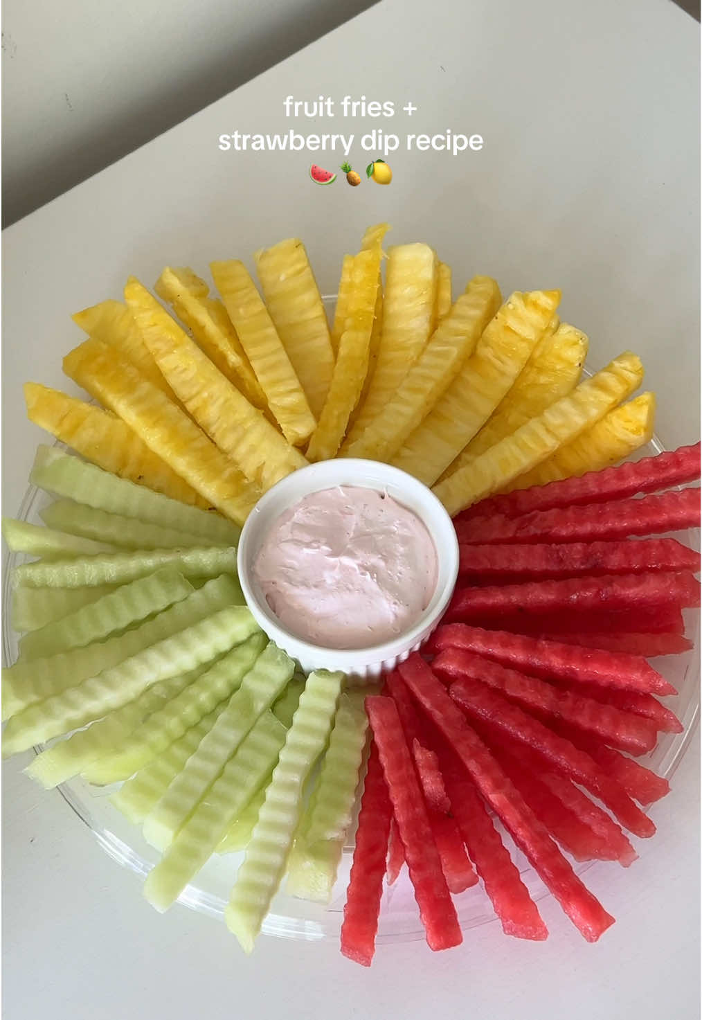 fruit fries !!! 🍉🍍✨🍓 how to make 1. cut the skin off off all of your fruit (pineapple, watermelon, honeydew, cantaloupe) & set aside 2. slice into 