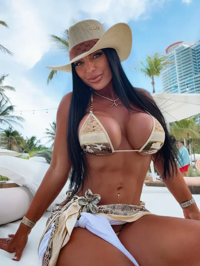 #miamibeach #fashionweek #beachvibes #beachday #outfit 