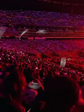 powerful fandom...😎👍🏻#btsarmy #bts_official_bighit #foryoupageofficiall #CapCut #foryou #foryoupage #fyp #viral 