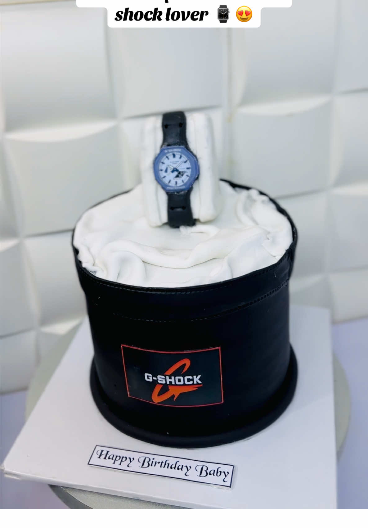When beauty meets shock! 😍 Made this stunning shock cake for someone special and the reaction was priceless 🤭😀. Beautiful outside, shocking inside 😂😄 #fyp #gshock #gshockcake #akurebaker #cakesinakure #cakesinondo #foryou #gshocklover #surprise #ForHim #comfycakes_n_more #birthdaycake 