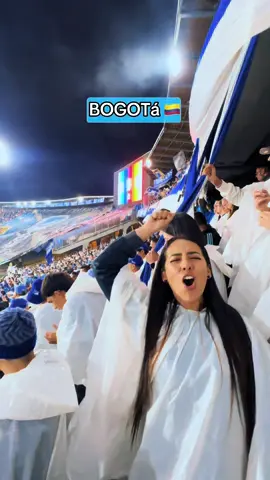 “Esto no se elige… se hereda 💙⚽️ ¡Yo soy de Millos y de Bogotá! #M#MillonariosFCA#AzulYBlancoY#YoSoyDeMillosB#BogotáPresenteF#FútbolColombianoH#HinchasConPasiónL#LaBandaDelAlmaE#EstadioElCampínF#FuerzaEmbajadoraPasiónSinTítulos