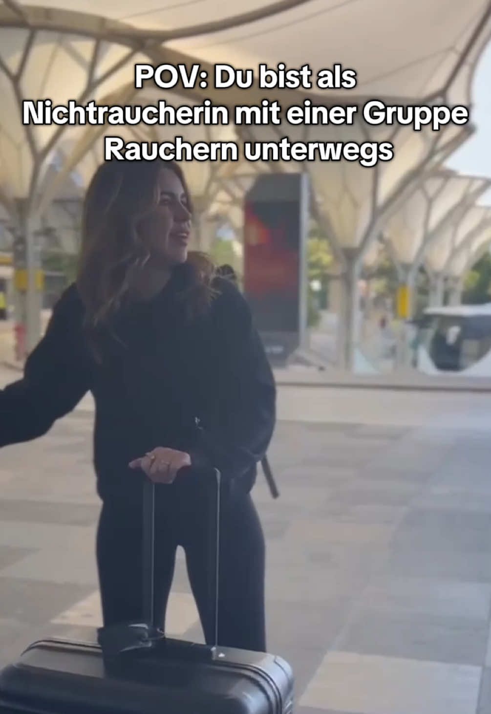 Ob meine Assistentin die Abmahnung bekommen hat? 😅 #workation #izelalange #nichtraucher #abmahnung #humor 