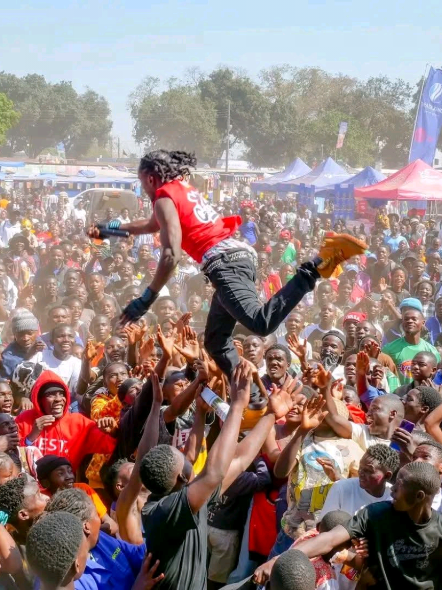 3P speaks out.🗣️ He says the crowd did catch him when he dived but that’s when the attack happened. Pockets searched. Punches thrown. Hit with a metallic object. Now he’s warning fellow artists: not to dive into crowds. It’s not safe anymore. #3P #4Na5 #ZambianMusic #MusicUniverseZambia #ZedMusic #StageDive #ZedEntertainment #ZambiaUpdates #ArtistSafety #zedbuzz 