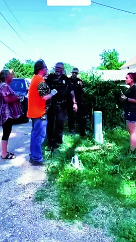 “Apparently, kindness needs a license.”#MowingJustice#FinedForHelping#HelpingSeniors#WronglyAccused#HOAInsanity#TikTokStorytime#GoodDeedsBackfire#ScammerForHelping#AmericanAbsurdity#LadderToTrouble 