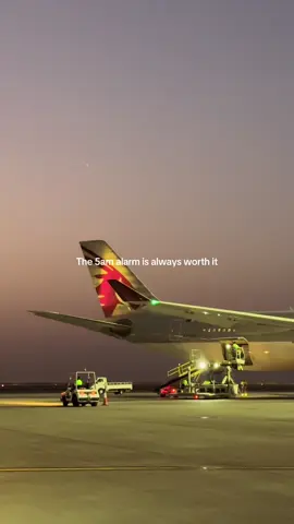 Sunrises at @HIAQatar >  #QatarAirways #Aviation #Travel #EmClimaUltraLeve 