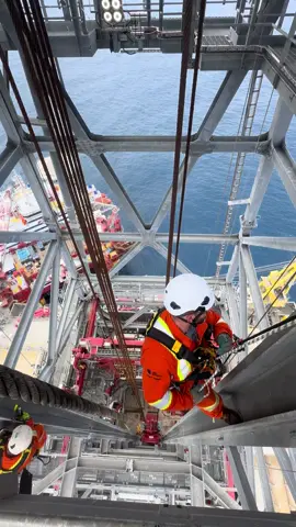 #offshore #offshorelife #oil #oilfield #work #ropeaccess #newfoundland #oilandgas #viralvideos #views #trending #petzl #petzlprofessional #climbing #canada 