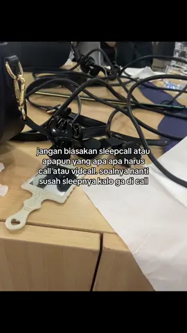 pas putus gamonnya karna sering di temanin sambil telpon kan ga lucu😭