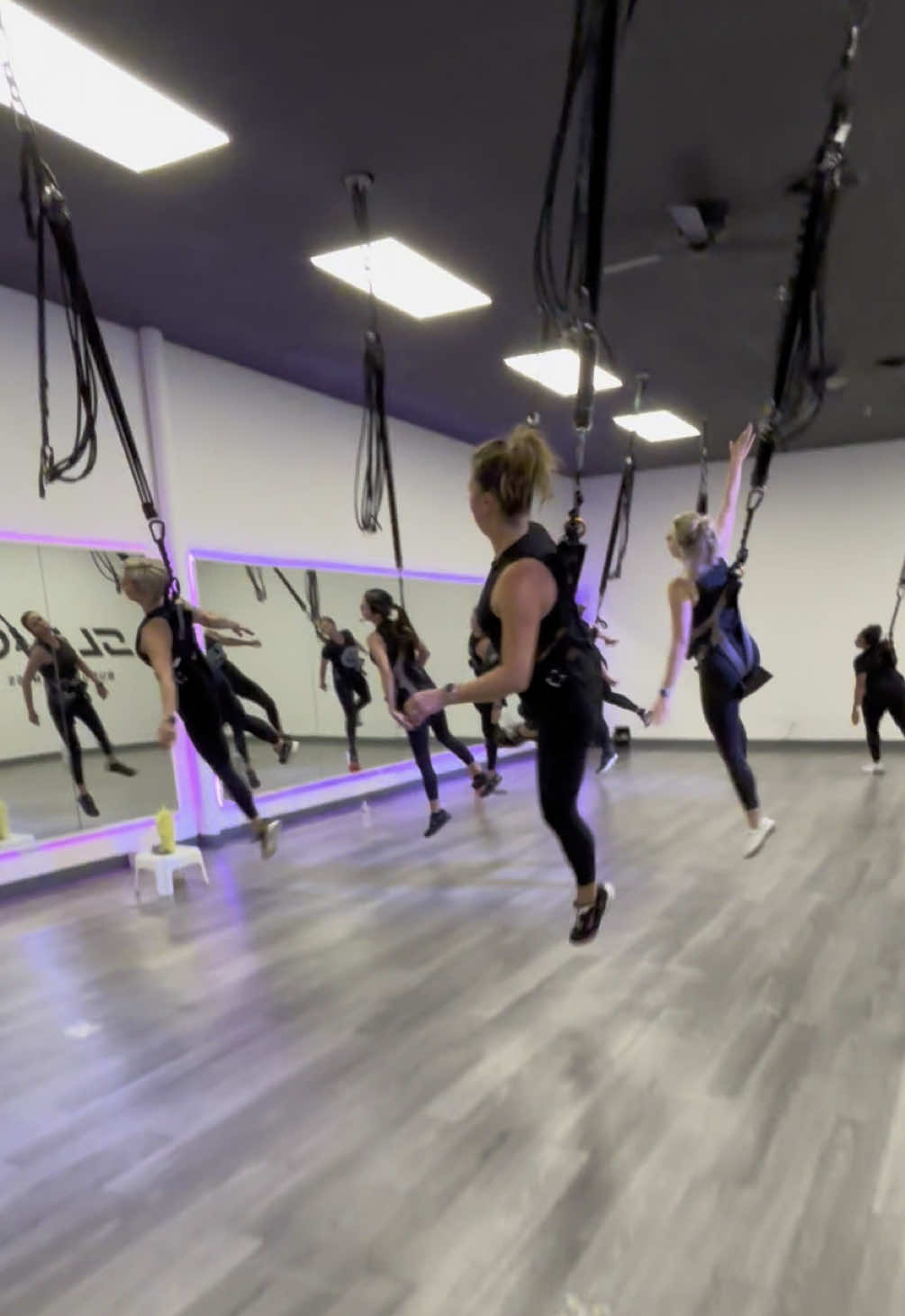 Go crazy with Bungee 👯‍♀️ . . . . . . . . . . . . . . . . . . . . #bungeefitness #trend #getfit #viral #viralvideo #Fitness #global #youtube #instagram #cardio #skill #certified #fyp #slingbungee #lowimpactworkouts #workoutforeveryone #join #allwomen #everyone 
