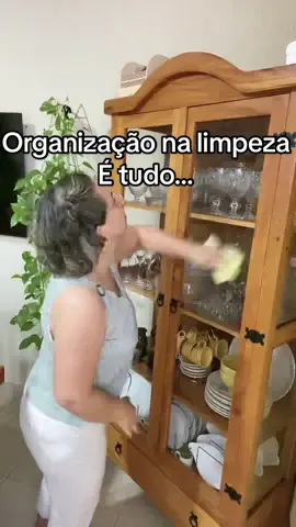 Saber o que vai limpar é organizar o dia… vocês concordam??? #donadecasa #organizacao #limpeza