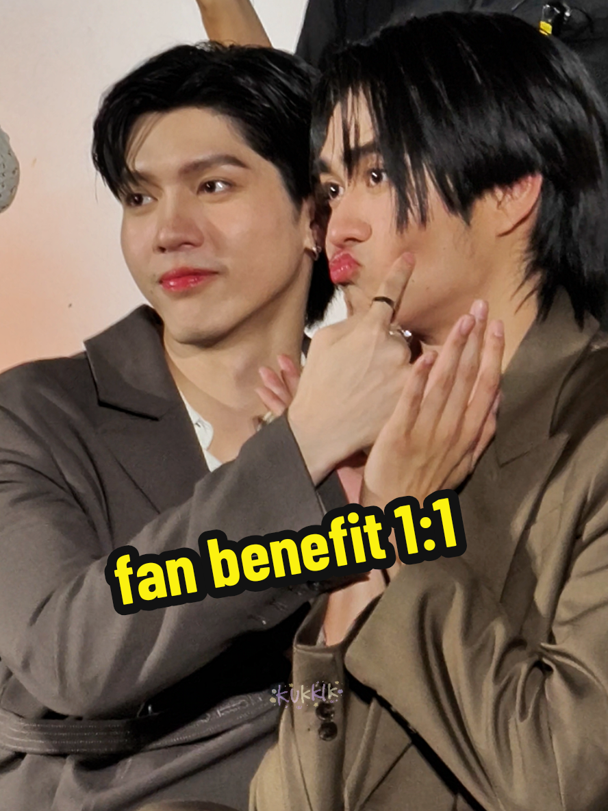 Fan benefit 1:1 ☆ AOU with BOO.M 💛💜🤭  น่ารักมากๆเลยอะ สามารถโพสท่ากันไปได้เรื่อยๆเลยจริงๆ  MEMOIR LAST CHAPTER #MemoirOfRatiFinalEP ˗ˏˋ #AouBoom ☆⸝  #aou_tnbknr ˗ˏˋ #besevboom ♡ ̆̈ 