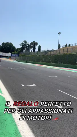 vivi o regala un giorno da pilota!