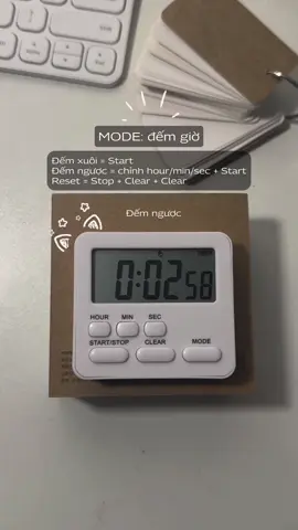 Học bá tập sự thức đêm để quay video hướng dẫn các học bá khác sử dụng đồng hồ bấm giờ để hẹn báo thức dậy sớm đi học ạ #donghodientu #donghodemnguoc #donghobaothuc #donghobamgio #vanphongpham 