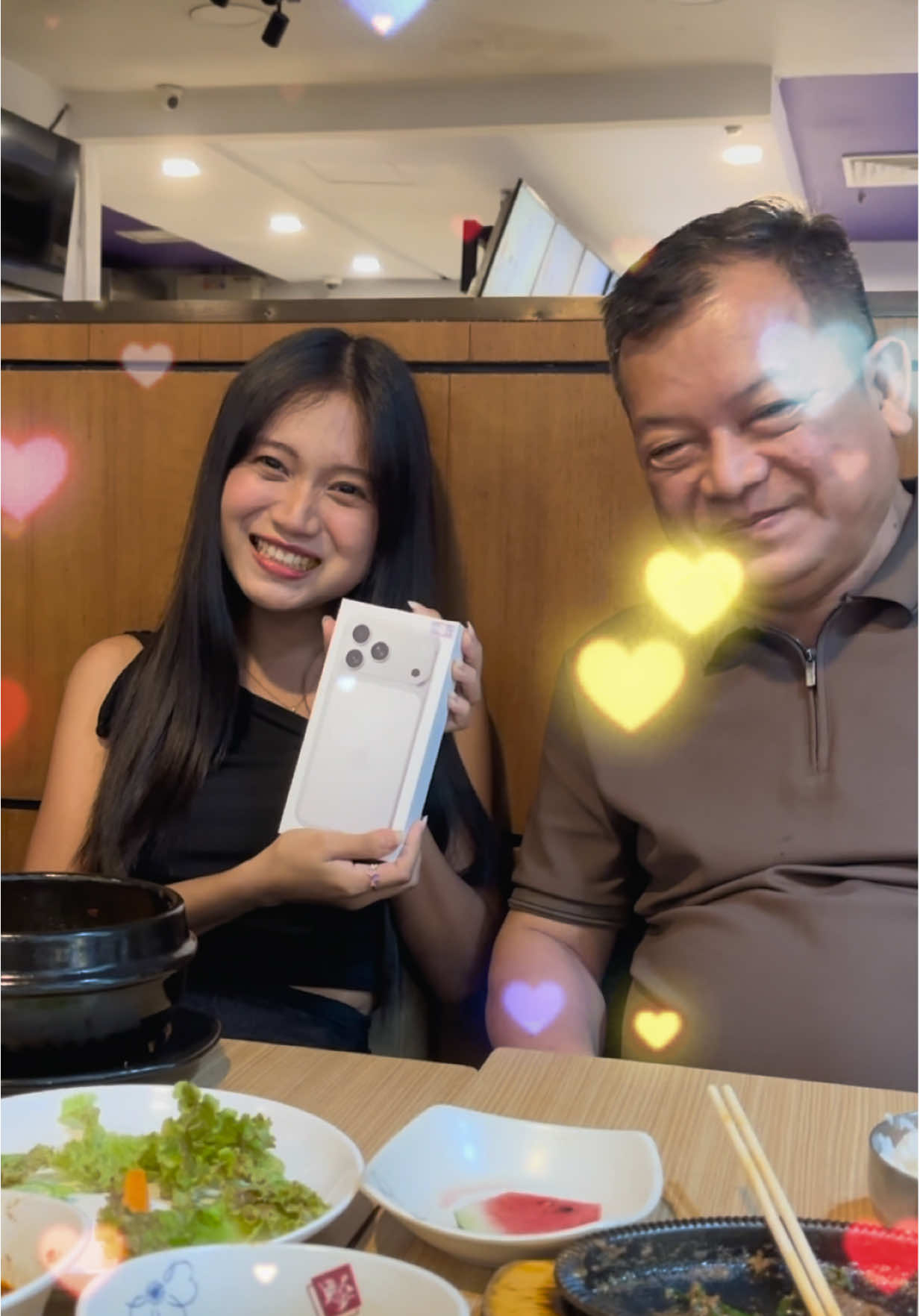 Thanks Dad & Mom💞Finally i got iphone 17 pro max silver color yayyy✨@Honey🫶 #trending #fyp #surprise #iphone #Love 