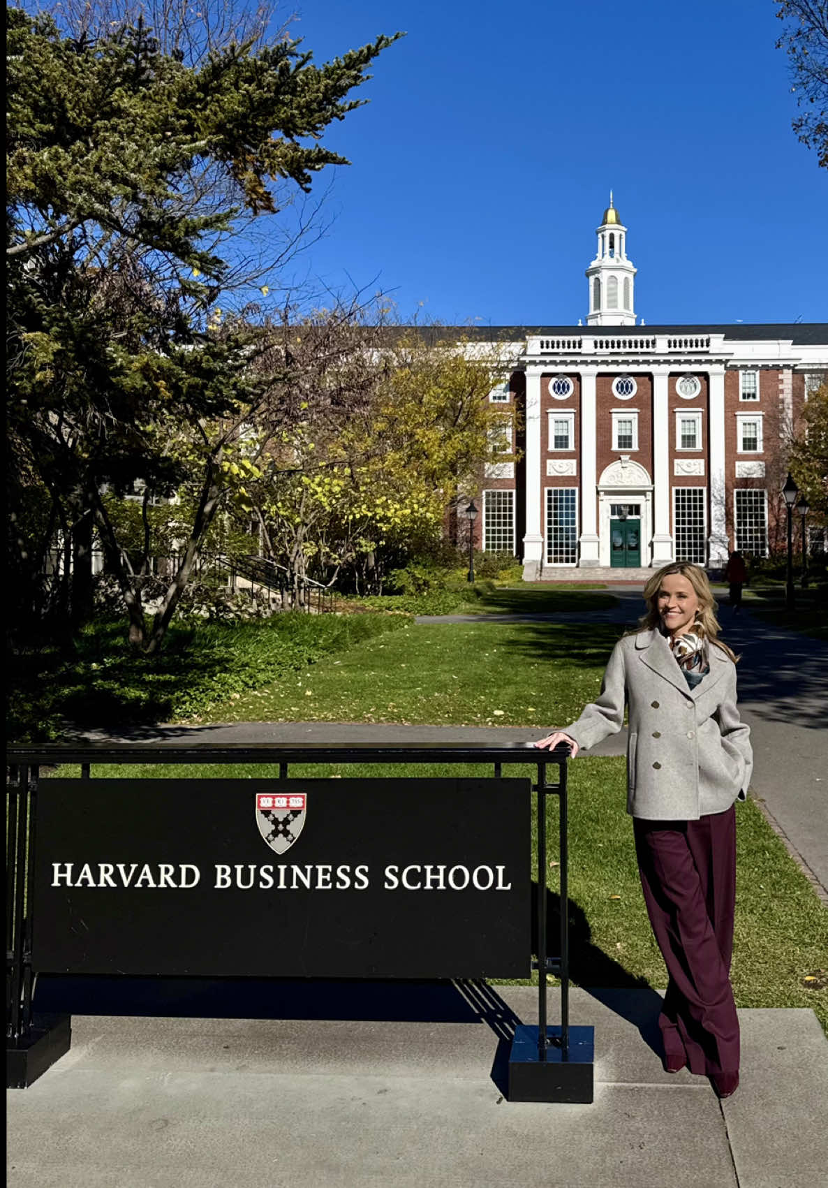 What, like it’s hard? 💕 Had the best time visiting Harvard Business School and chatting with some seriously brilliant minds ! @Harvard Business School @Hello Sunshine 