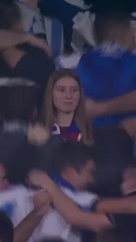 Ein bitterer Moment für diese Barça-Supporterin inmitten der Real Sociedad Fans 😅 #fcbarcelona #throwback  #footballtiktok #sporttiktok #thebeautifulgame 