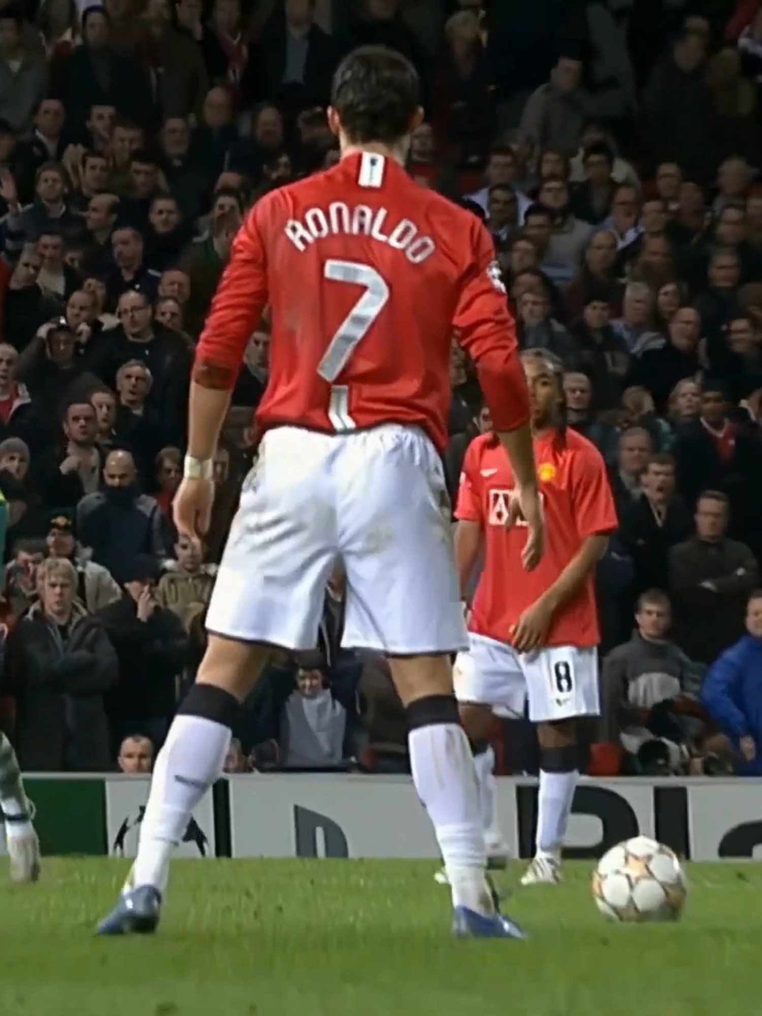#fyp #viral #pourtoi #cr7 #ronaldo #7 #cr7cristianoronaldo #manchesterunited #cristiano #football #footballtiktok #futebol #futbol⚽️ #championsleague #ucl #cold #aura #maes #ucl #championsleague #freekick #shot #shoot