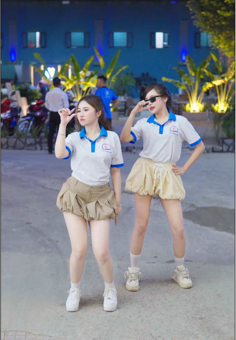 Ô kìa con cua 🦀 nhỏ xíuuu #dance #thailand🇹🇭 #ruakini #thuythumattrang #huyhungloi 