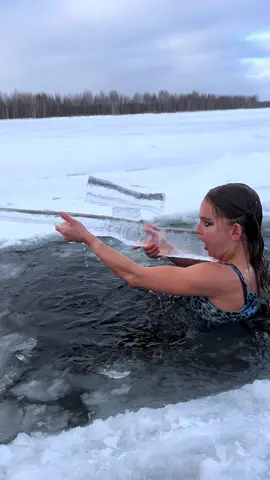 Ice headshot 🤣 #icequeen #galkina_anechka #ice #swimming #girls           