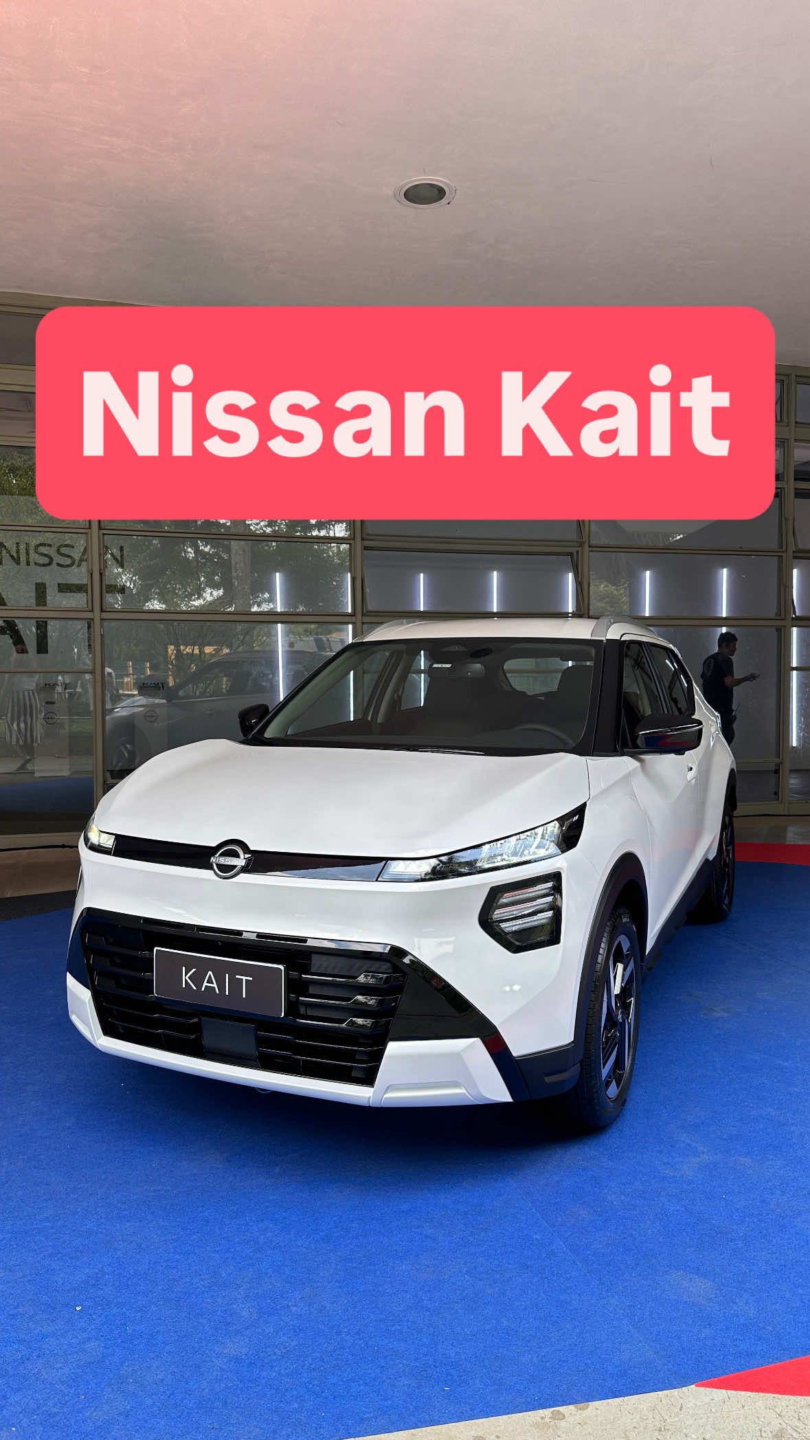 Resumão: Nissan Kait 2026 A Nissan substituiu o Kicks Play pelo novo Kait. Com tabela de SUV subcompacto, mas tamanho de SUV compacto, ele mantém o motor 1.6 de antes e câmbio CVT. O visual é bem chamativo, mas ele mantém itens do modelo antigo. Curtiu? #nissan #kait #suv #carros 