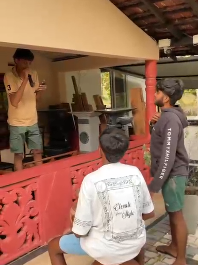 අම්මෝ කොල්ලගේ ගැම්ම 😊 @I 🥤