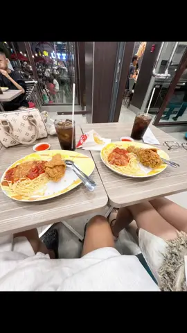 Cùng Em #jollibee 
