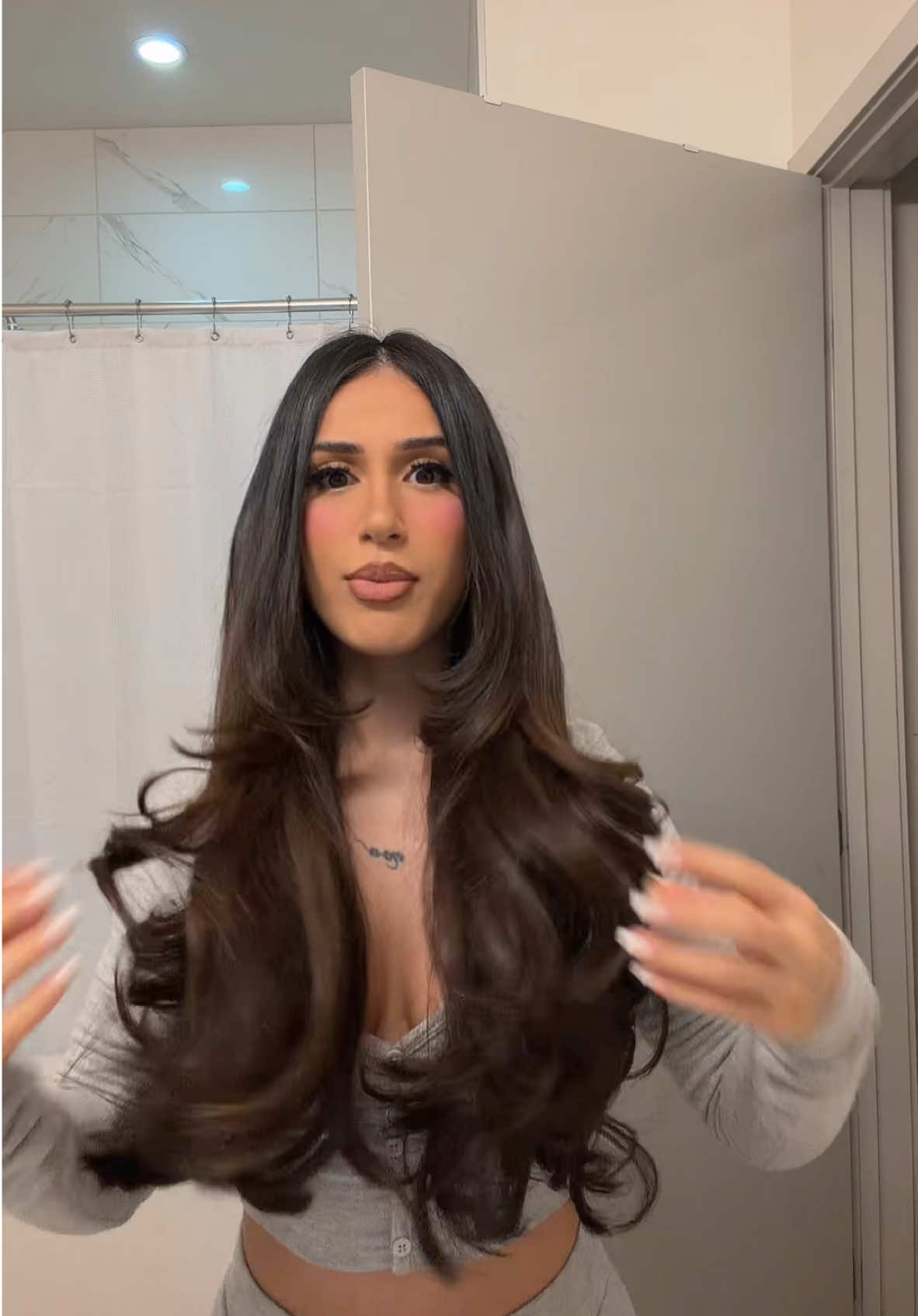 The secret to my bouncy hair 🫶🏻 #thermalbrush#blowoututorial#blowouthair#layeredhair 
