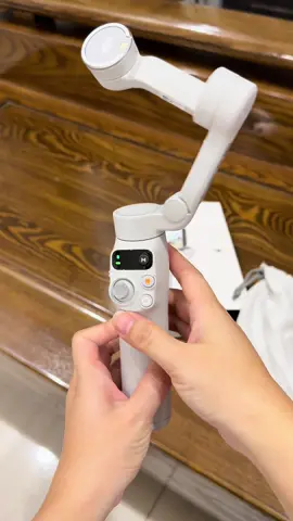 Ghimbal dji osmo mobile 7, nhìn đẹp sang mà chưa biết sử dụng sao 😝, ai có sử dụng rồi chỉ em với ạ #gimbal #gimbaldjiosmo7 #gimbaldji #gimbaldjimobile7 