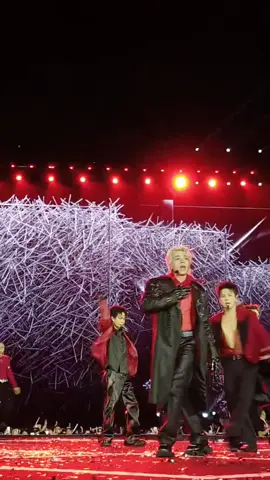 And dancing by the fire🔥 #buiduyngoc #anhtraisayhiconcert2025 #anhtraisayhiconcert #anhtraisayhi2025 #anhtraisayhi 