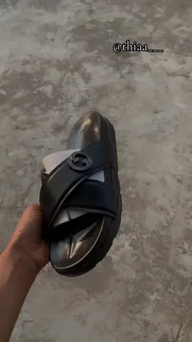Male Crisscross Slide✨ SEND A DM TO ORDER OR ORDER VIA WHATSAPP *09030470764* #handmadefootwear #footweardesign #craftsbythiaa #slippersformen 